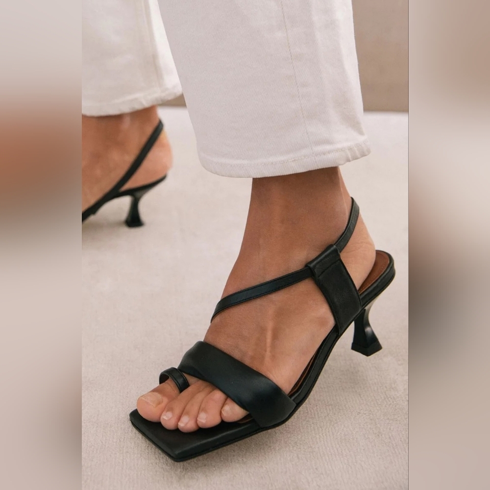 Alohas‎ Asymmetric Straps Heels